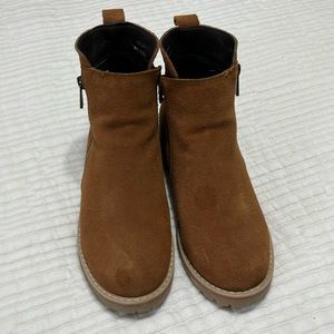 Women’s suede boots ~ brown/tan ~ size 7